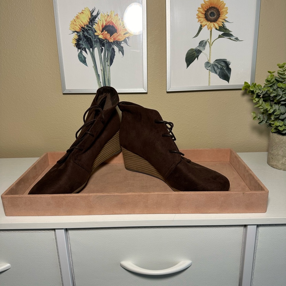 8.5 WIDE DR. SCHOLL’S WEDGE BOOTIE DAKOTA-NWOT